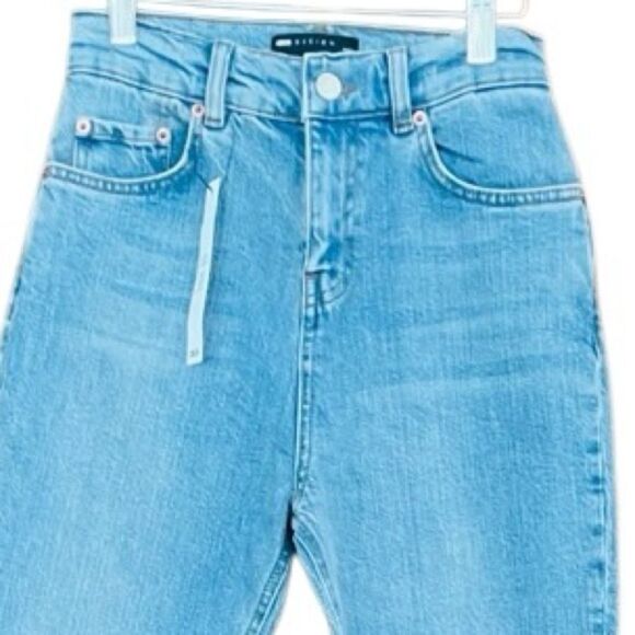 New with tags ASOS DESIGN High Waist Slim Fit Mom Jeans size Petite 26/28. - Picture 7 of 11